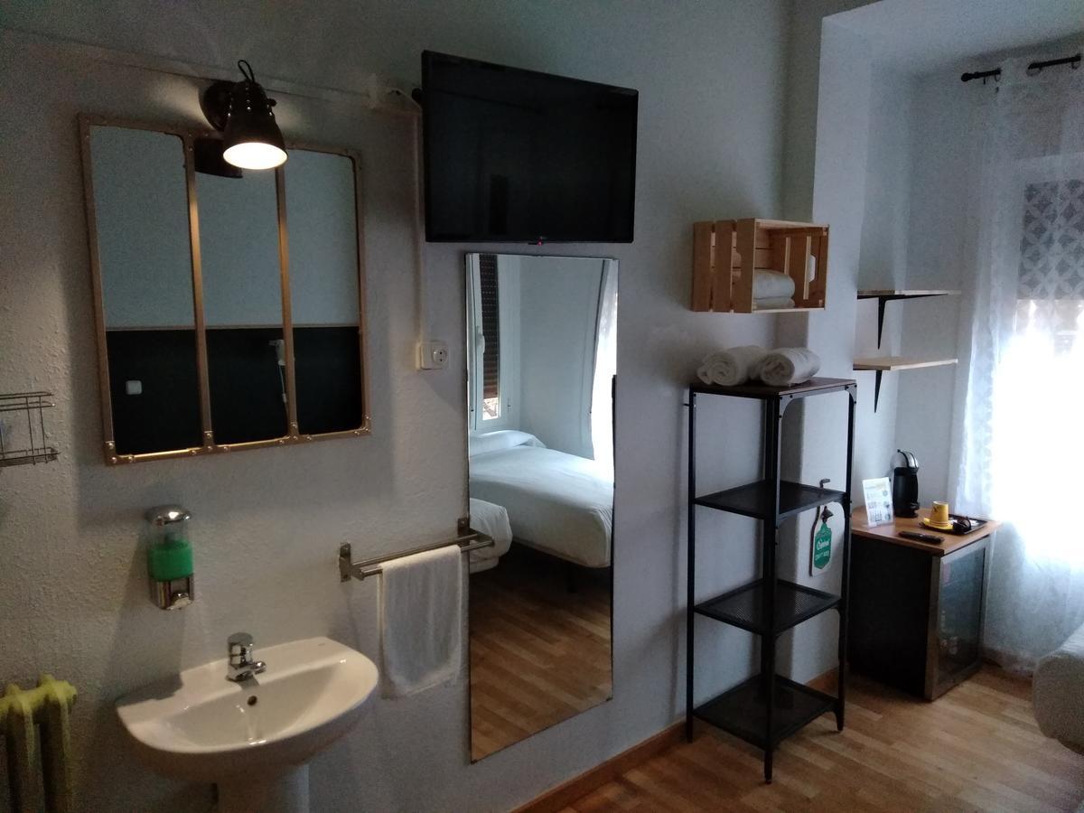 The Bridge Hotel Сарагоса Екстериор снимка